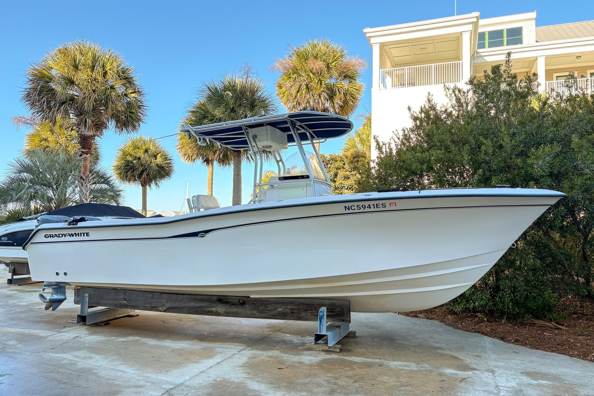 2001 Grady-White Chase 263