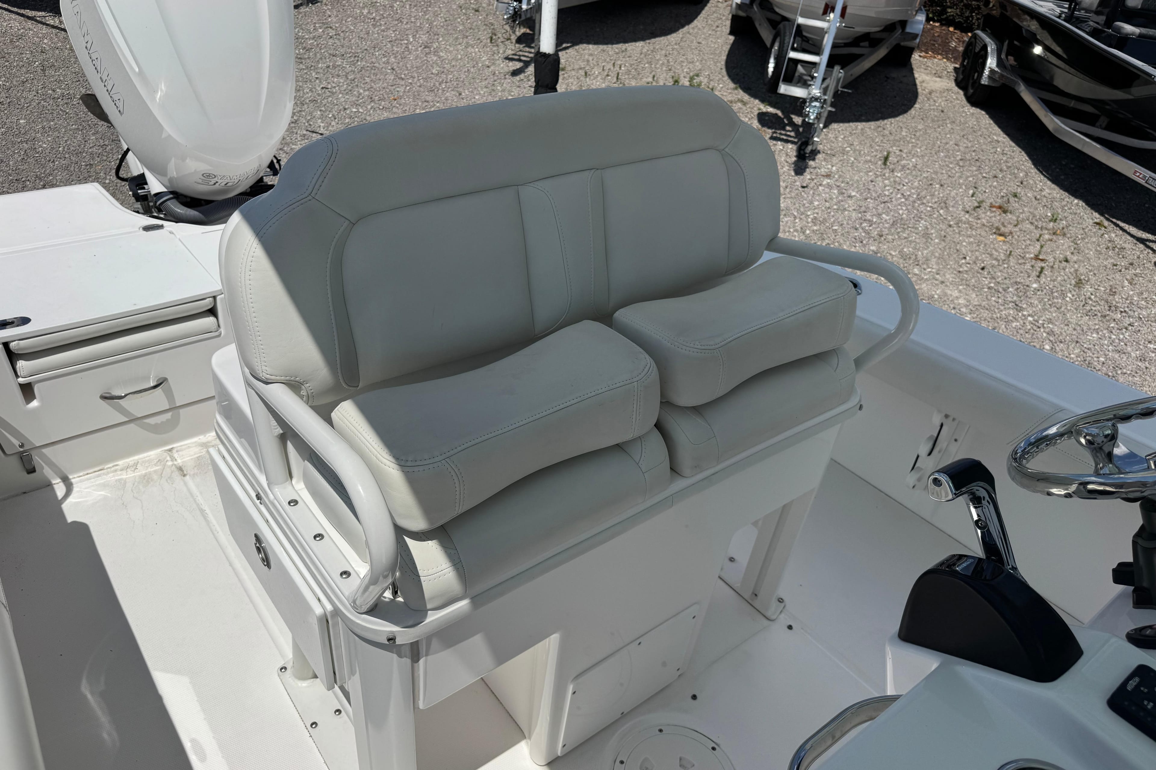 2020 Everglades 253 Center Console