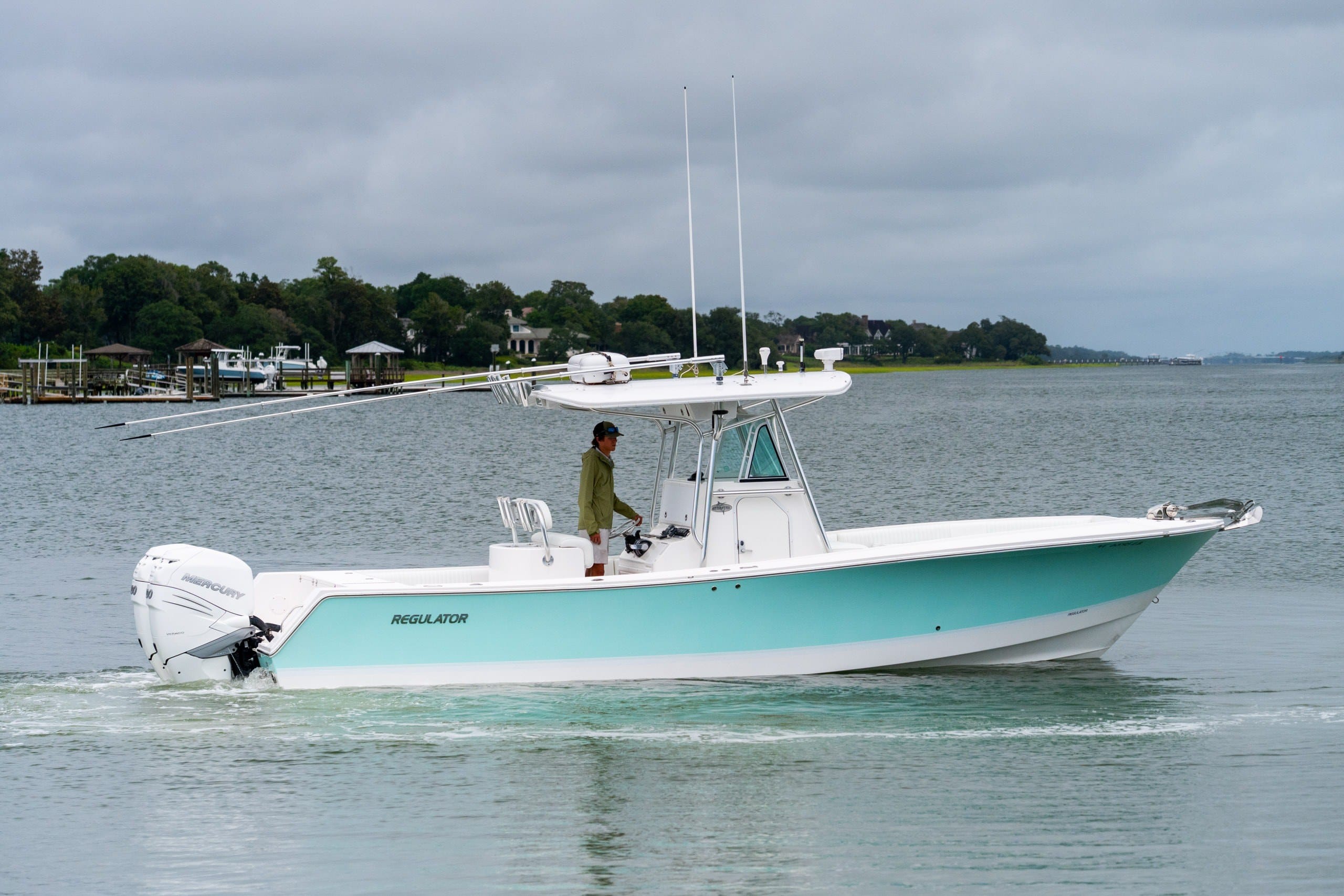 2008 Regulator 29 Forward Seating